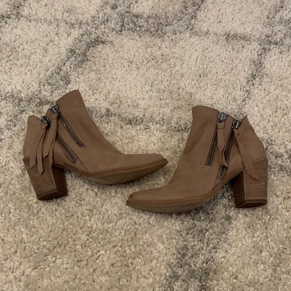 Dolce Vita Wade Ankle Bootie - 7 - Light Taupe
